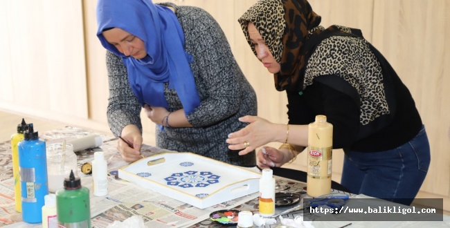 KARAKÖPRÜ’DE KADINLAR ZAMANINI KURSLARDA DEĞERLENDİRİYOR