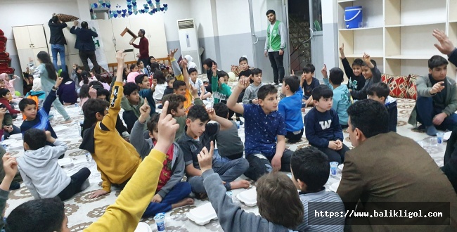 Şanlıurfa İHH Dünya Yetimler Gününde yetimleri sevindirdi
