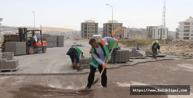 BATIKENT’TE YENİ YOLLAR KİLİTLİ PARKEYLE DÖŞENİYOR