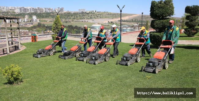 KARAKÖPRÜ’DE PARKLAR YAZA HAZIRLANIYOR