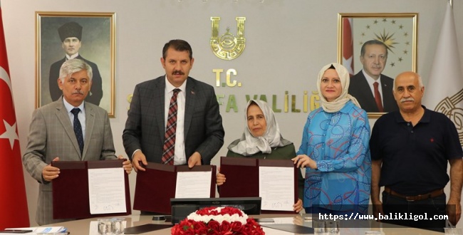 Eğitim Aşığı! Urfa'da 36 yıllık öğretmen birikimini eğitim için bağışladı