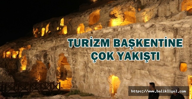 Kızılkoyun Nekropolleri Geceleyin Işıl Işıl-VİDEO HABER
