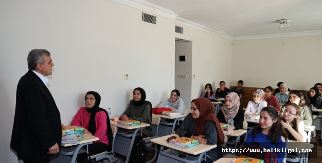 Başkan Beyazgül, Öğrencilerle Bir Araya Geldi