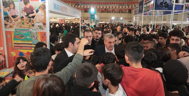 5. Ulusal Şanlıurfa Kitap Fuarı ziyaretçi akınına uğruyor