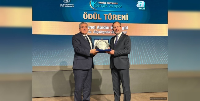 Spora Değer Katanlar Ödülü Başkan Beyazgül’e