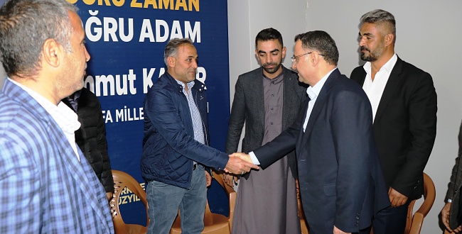 AK Parti Adayı Mahmut Kaçar, Vatandaşlarla Bayramlaştı