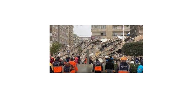 Hasarlı binaların yıkımına başlandı