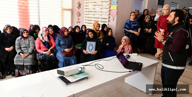 Urfa'da kadın kursiyerlere aile yapısının korunması anlatıldı