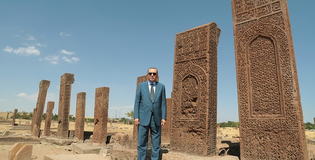 Başkan Erdoğan Selçuklu mezarlığını ziyaret etti