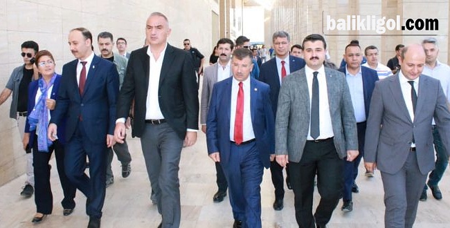 Turizm Bakanı Ersoy, Şanlıurfa’nın Tarihi Mekanlarını İnceledi
