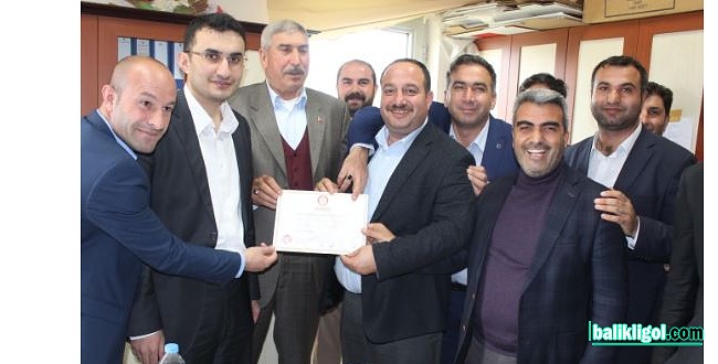 Viranşehir Belediye Başkanı Salih Ekinci, mazbatasını aldı