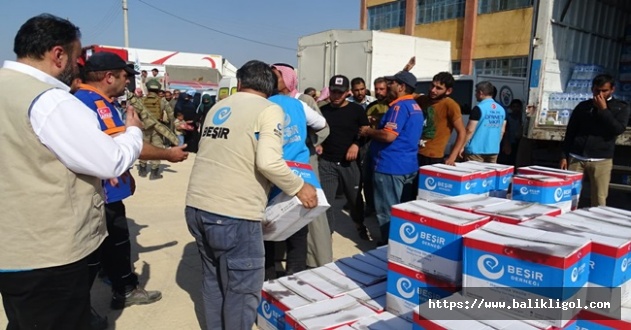 Tel Abyad'daki Sivillere İnsanî Yardım Yapılıyor
