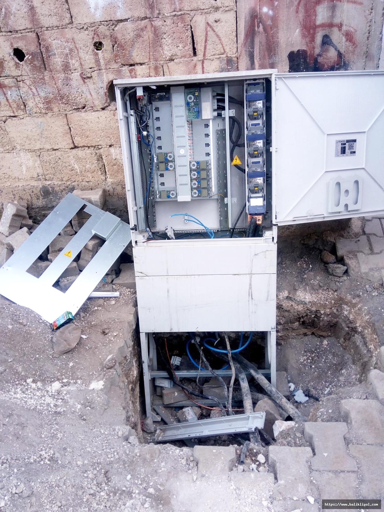 Viranşehir'de Elektrik Panoları Tahrip Edildi