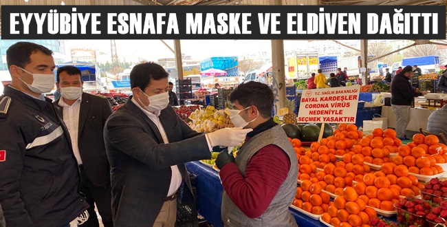 Eyyübiye'de Pazarcılara Eldiven ve Maske Dağıtıldı