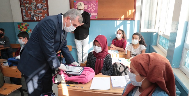 Urfa'da Öğrencilere  hijyen ve eğitim setleri verildi