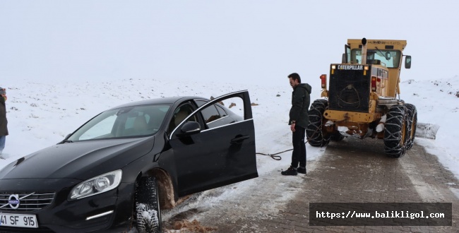 Urfa'da kar yağışı nedeniyle yolda mahsur kaldılar
