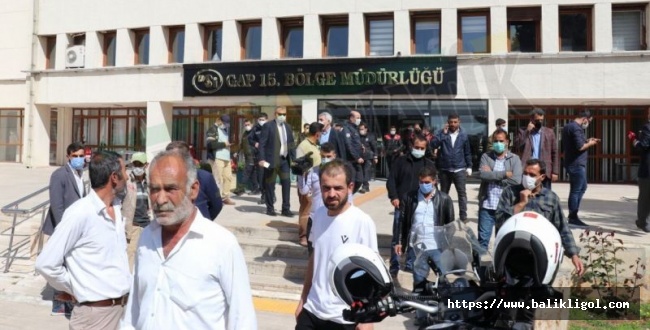 Urfa'da Çiftçiler Cullap Sulama Birliği ve DSİ Binasını bastı