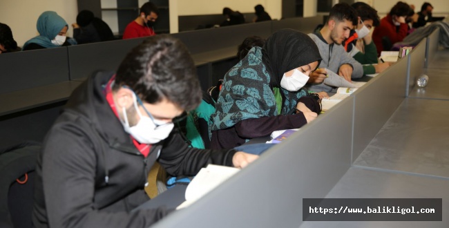 Kütüphaneler Karaköprü'de Gençleri Uğrak Yeri