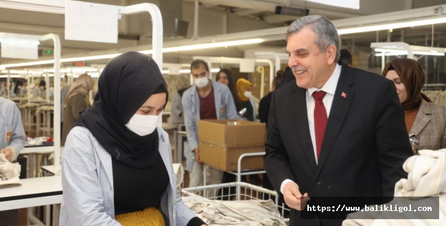 Başkan Beyazgül OSB'de Fabrikada çalışan kadınları ziyaret etti
