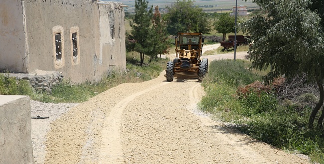 Mustafacık Kırsal Mahallesinde köy içi yollar yapılıyor