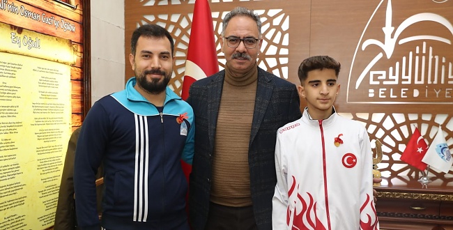 Başkan Mehmet Kuş, Şampiyon Sporcuyu Ödüllendirdi