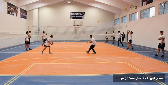 Harran Üniversitesinde Atıl Durumda Olan Spor Salonunu Bakanlık Ayağa Kaldırdı