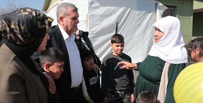 Başkan Beyazgül ve Ayşe Sula Köseoğlu depremzedeleri ziyaret etti