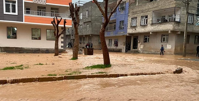 Urfa'da Sel oluştu, caddeler sel sularına teslim oldu