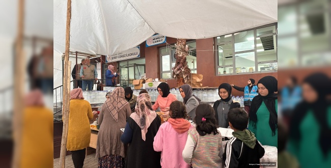 Urfa'daki Meslek Lisesi Öğrencilerinden Adıyamanlı Depremzedelere İftar