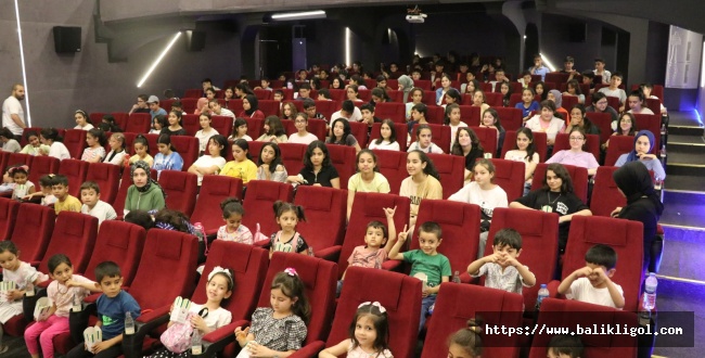 Urfa’da Öğrencilerin Ücretsiz Sinema Keyfi