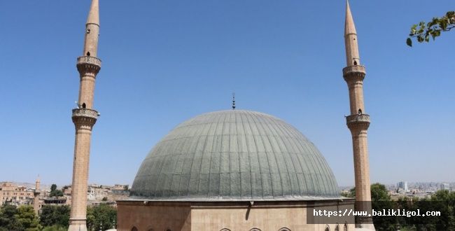 Şanlıurfa'da deprem yaraları sarılıyor Dergah Cami minaresi onarıldı