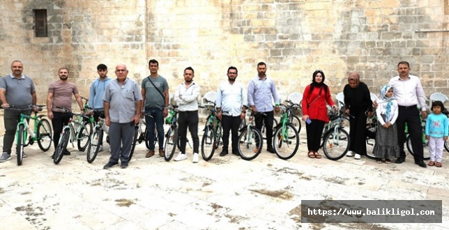 Eyyübiye'de talihlilere bisiklet hediyeleri verildi