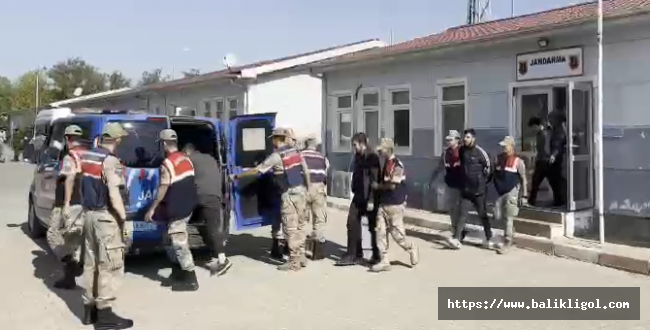 Jandarma  Ceylanpınar, Akçakale ve Harran'da Göaz Açtırmıyor 26 kişi yakalandı