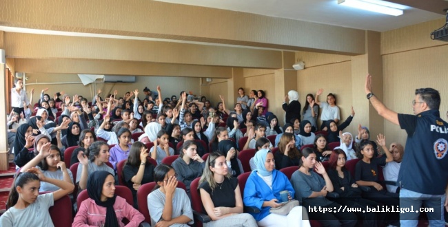 Urfa'da Öğrencilere Siber Zorbalıktan Kurtulmanın Yolları Anlatıldı