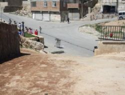 Eyyubiye'de traji komik olay; Okul duvarı yanlışlıkla yıkıldı