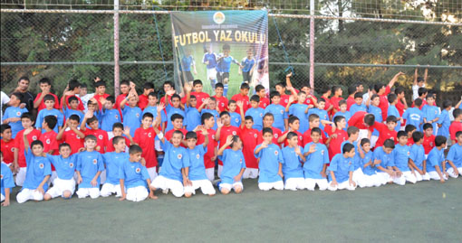 Çocuklar için futbol okulu açılıyor VİDEO