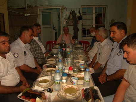 Belediye Başkanı Pınarbaşı vatandaşın iftar sofrasına konuk oldu