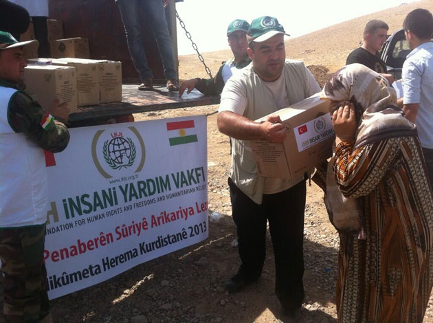 İHH, Rojavadan Irak Kürdistanına sığınan Kürtlere yardım etti