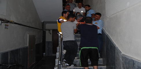 Asansör düştü; 4 kişi yaralandı VİDEO