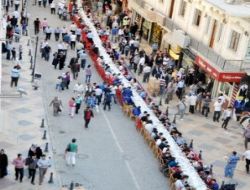 Şanlıurfa'da 20 bin kişiye yemek ikramı