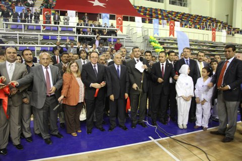 Şanlıurfanın Kapalı spor Salonunu Erdoğan Ankaradan açtı
