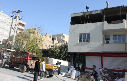 Urfa'da Belediye ev yıktı
