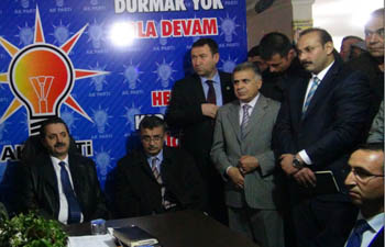 Bakan Çelik, AK Parti Karaköprü seçim bürosunu ziyaret etti