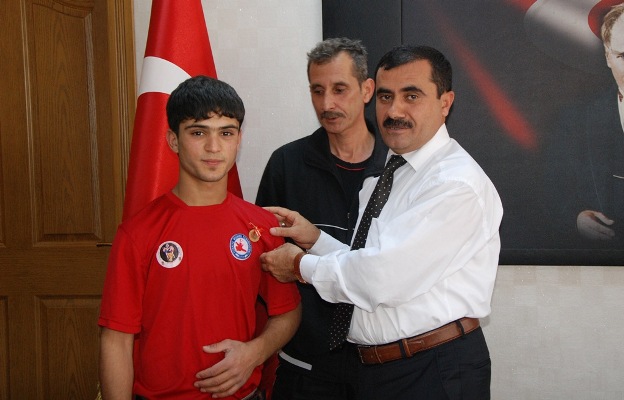 İlciden Türkiye Şampiyonu Öğrenci ye Tam Altın