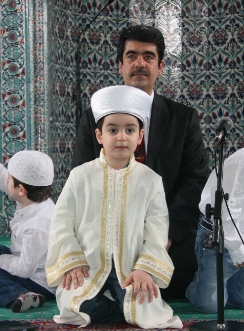 Şanlıurfalı Mehmet Yazarın 4,5 yaşındaki oğlu hafız oldu
