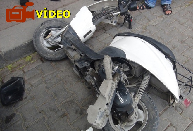 Motosiklet araca çarptı: 1 yaralı-VİDEO