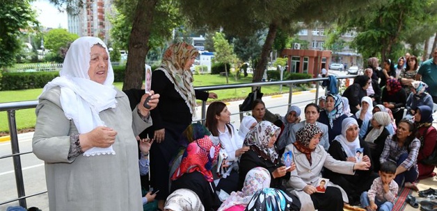 Ağrılı annelerden BDP'li Sakık'a tepki