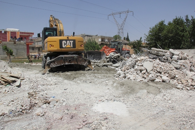 Hazine arazisine yapılan kaçak binalar yıkıldı VİDEO