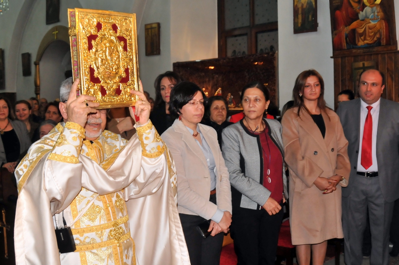 HDP'li Belediye Eş Başkanları'ndan Kilisede yılbaşı kutlaması