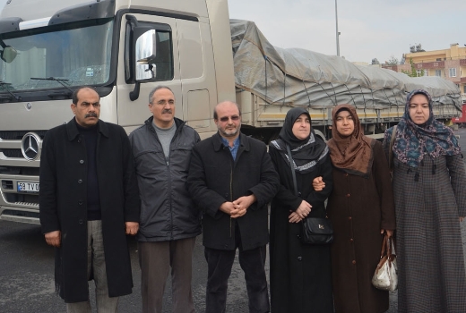 Şanlıurfa'da Suriyelilere un ve battaniye yardımı